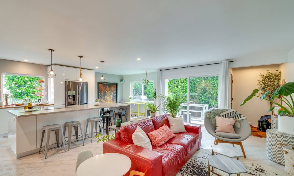 Oak Park Condo | Chic Santa Barbara Vacation Rental w/Patio!