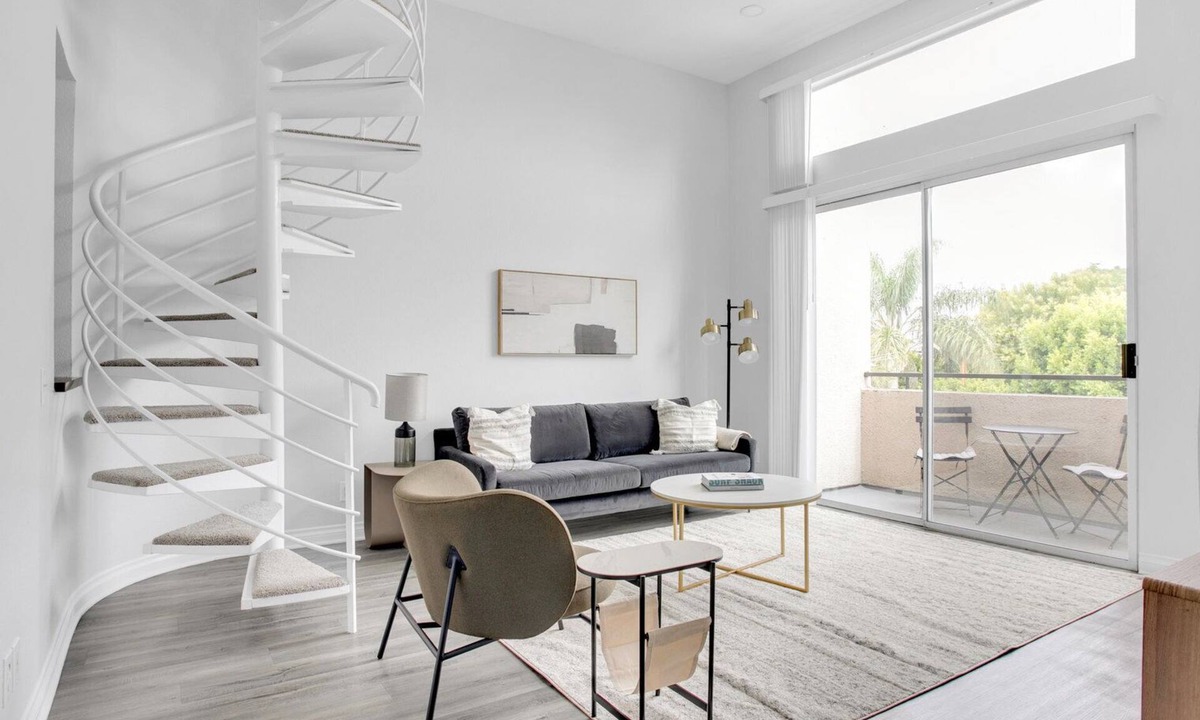 Sherman Oaks Apartment | Classic Sherman Oaks 2BR w/W/D, near WF & TJ, by Blueground