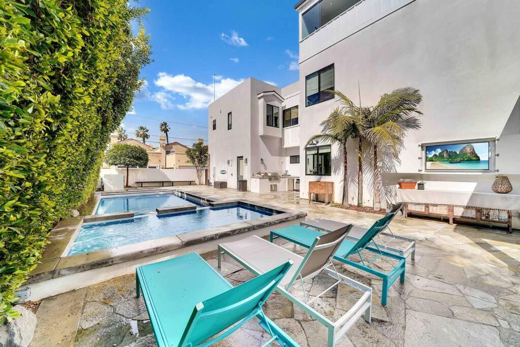 Huntington Beach House | Coastal Paradise . Steps to the beach . Pool . Hot Tub