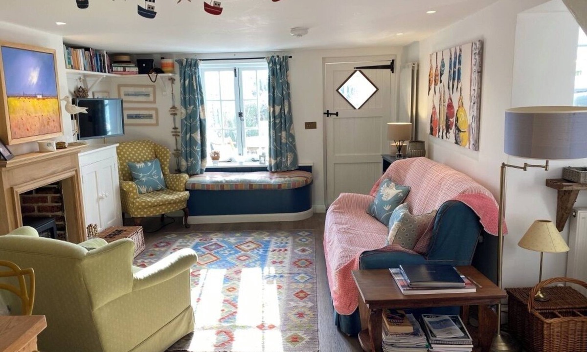 West Wittering Cottage | Coastguard Cottage, quiet rural Snowhill Creek in West Witt, short walk to beach