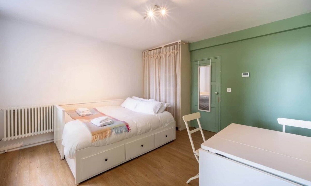 Haggerston Apartment | Colourful Studio Flat in Haggerston