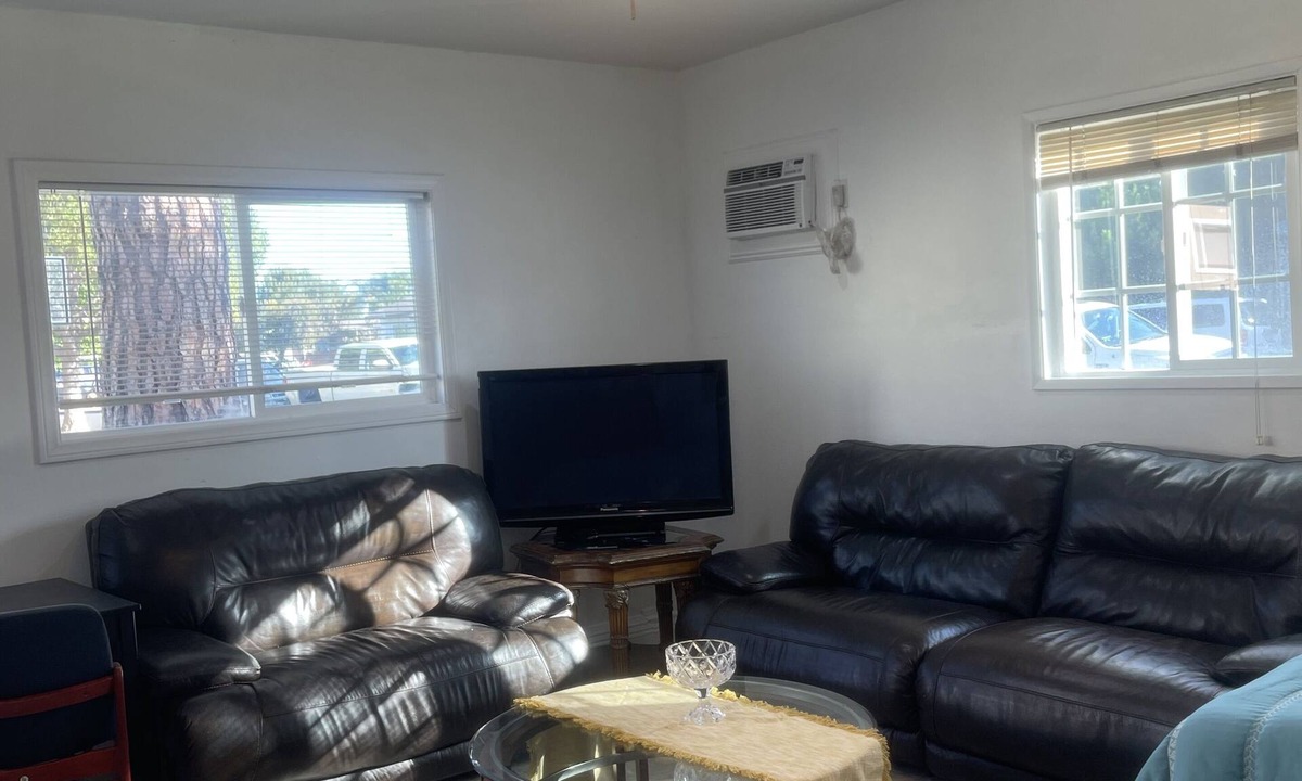 Anaheim Colony Historic District Apartment | Comfortable nice big studio. With full kitchen