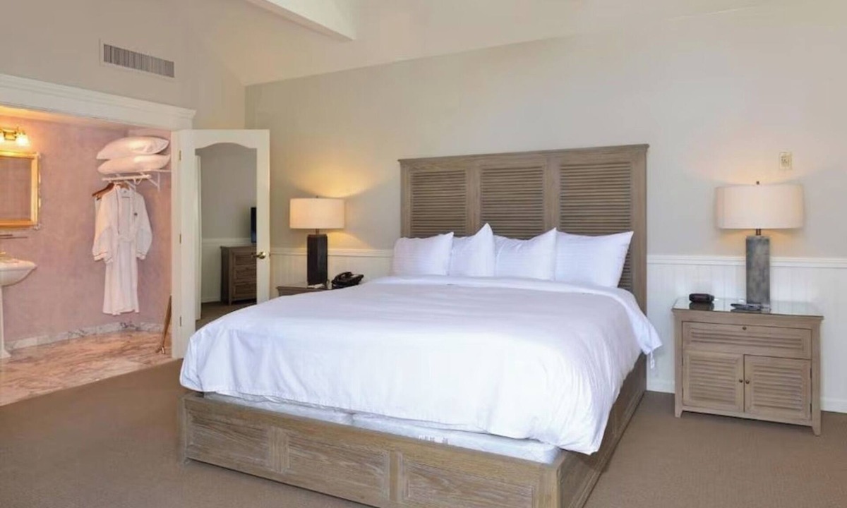 Santa Rosa Hotel | Comfortable Yet Adventurous Junior Suite Near Trails, Tasting Rooms + Local Eats