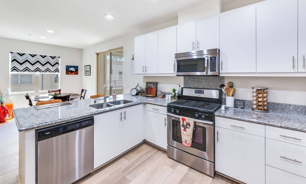 Anaheim Colony Historic District Condo | Condo Close To Disneyland & Famous Packing House