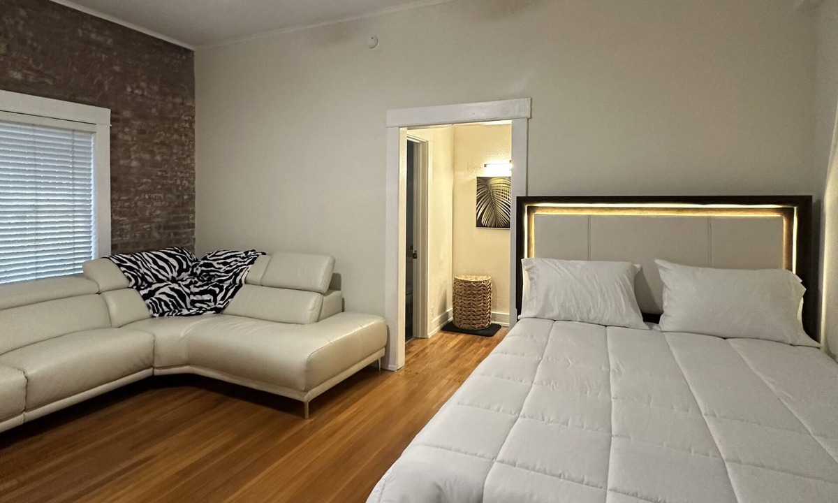Willmore Apartment | Condo in Long Beach, California
