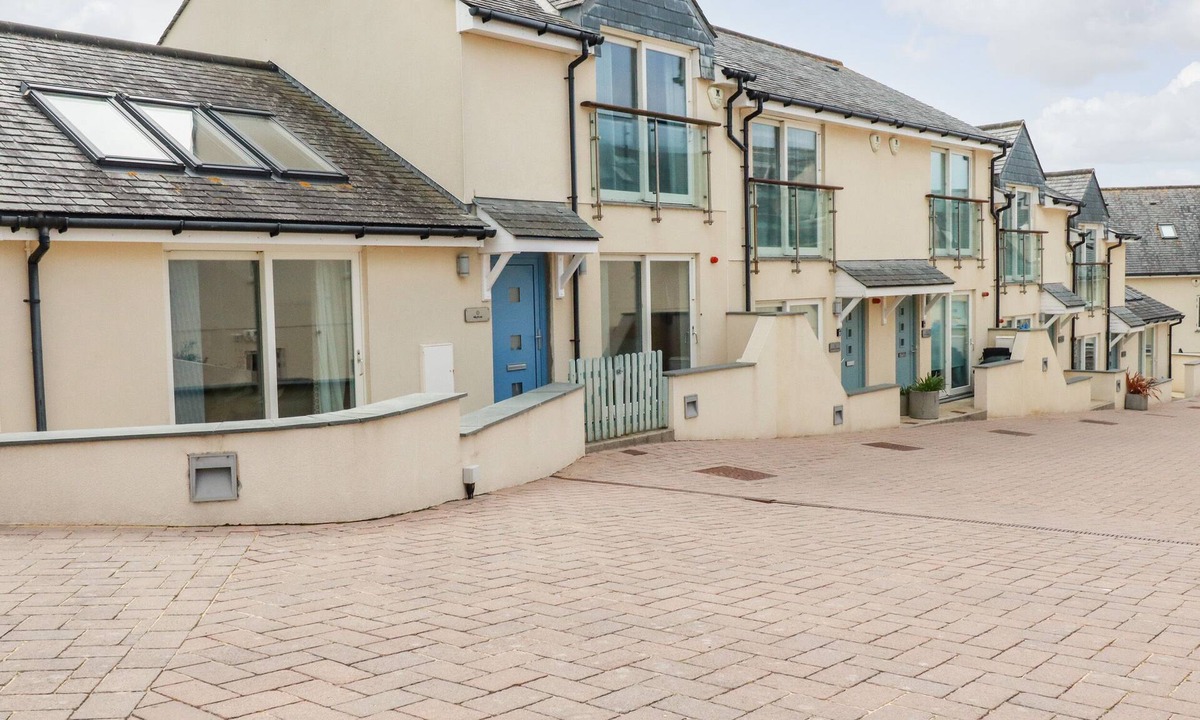 Treyarnon Cottage | CONSTANTINE BAY COTTAGE, pet friendly in Constantine Bay