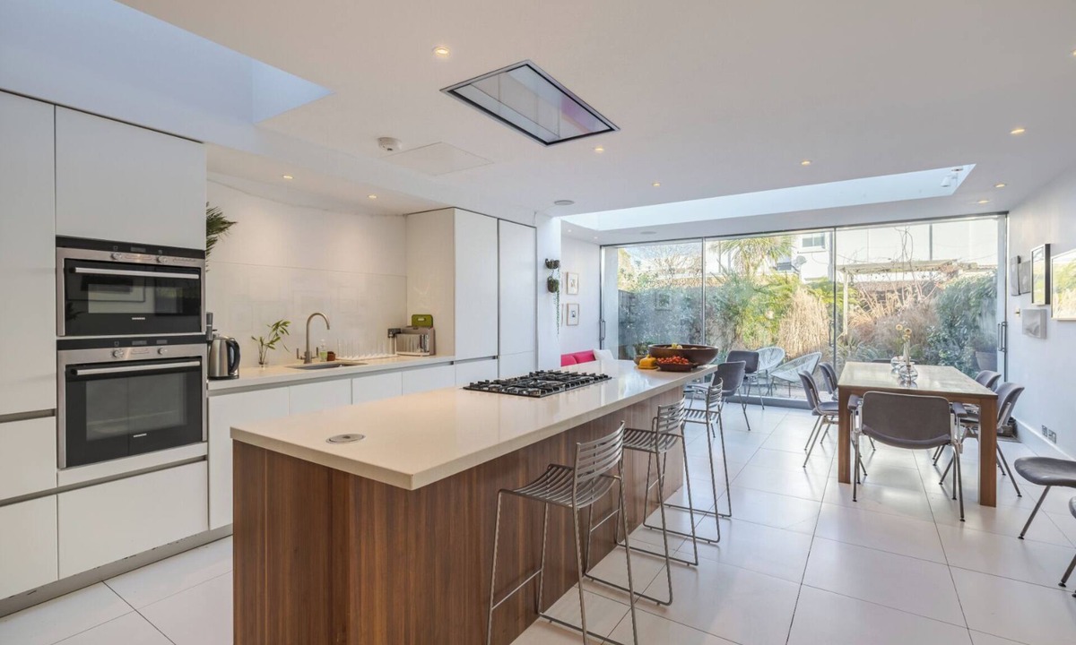 Thamesfield House | Contemporary Haven in Putney, by Veeve