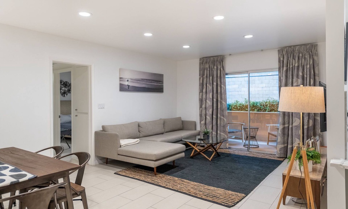 Hollywood Condo | CORPORATE HOUSING/LONG TERM, Fully Furnished 2BR, 2BA Hollywood Apt With Pool