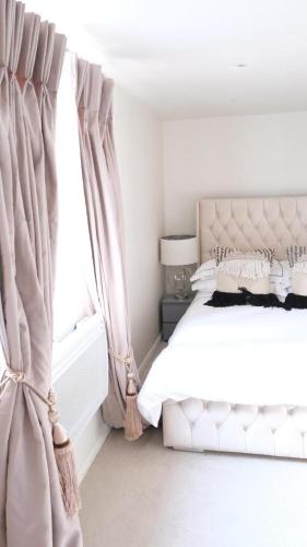 South Ockendon Apartment | Cosy Studio Getaway - Free Parking & Central Links