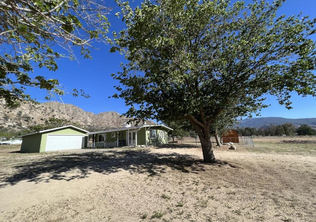 Lake Isabella House | Country Bungalow with Jacuzzi on over 2 Acres