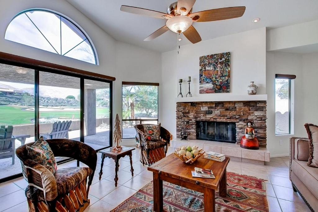 Borrego Springs House | Country Club Home 2 BR, 2 BA and Den about 1 Mi to Golf