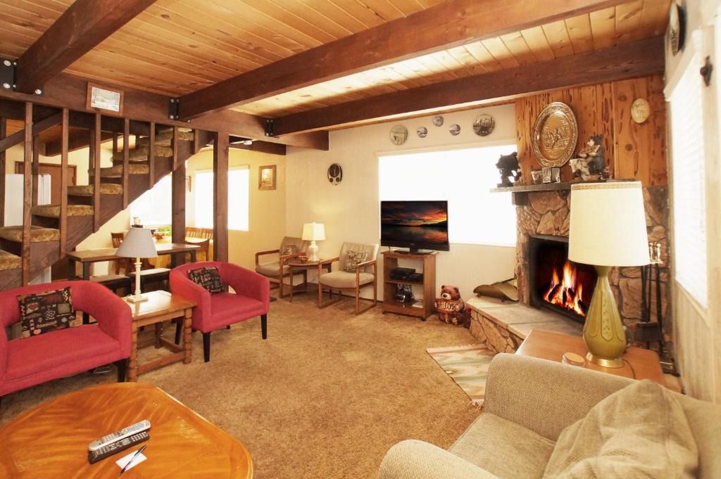 Big Bear City House | Country Cottage