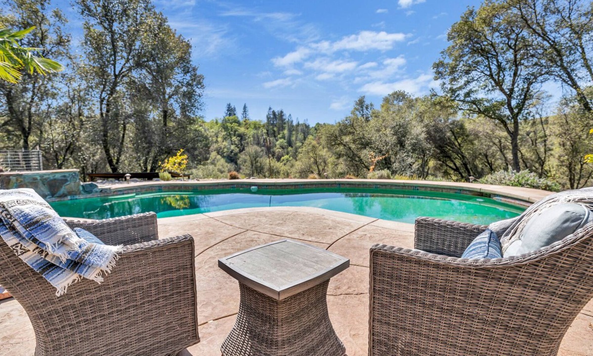 Placerville House | Country Living in Cozy Luxury.Welcome long term renters and furry friends