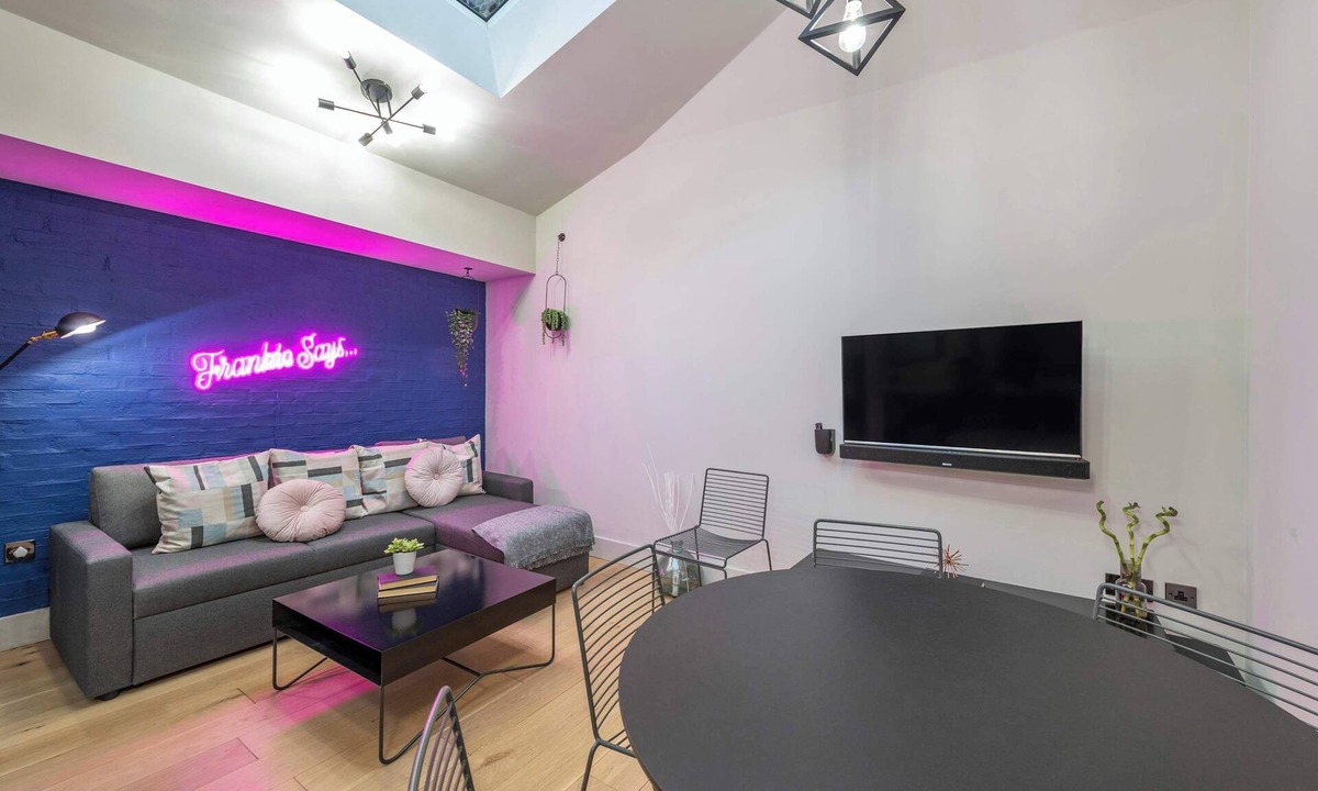 London City Centre Apartment | Covent Garden 2-Bed Triplex · Sleeps 6