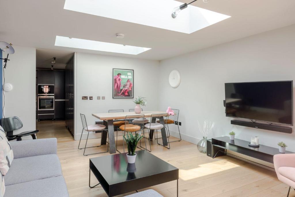 London City Centre Apartment | Covent Garden Penthouse - Terrace - Sleeps 8