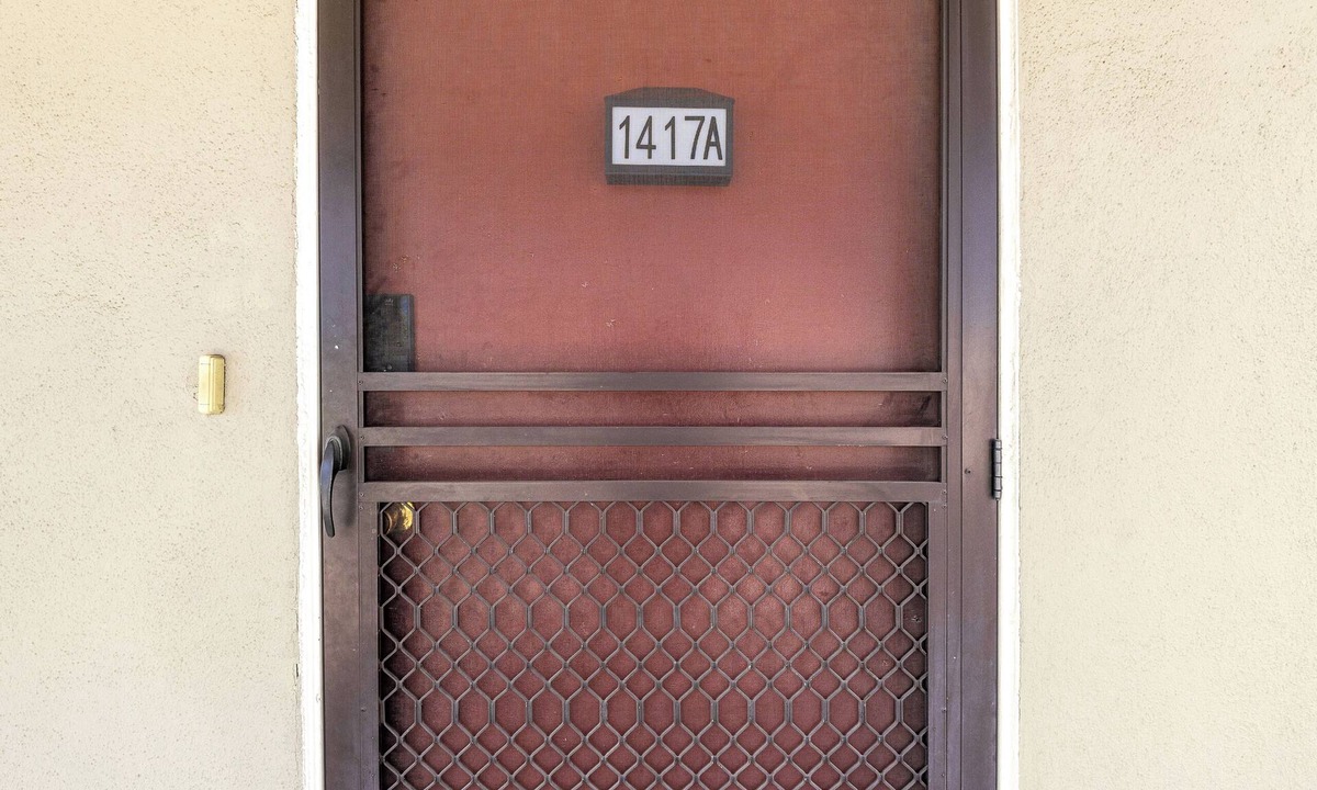 Alhambra Villa | Cozy 1B1b Downtown Retreat Balcony + Free Parking A