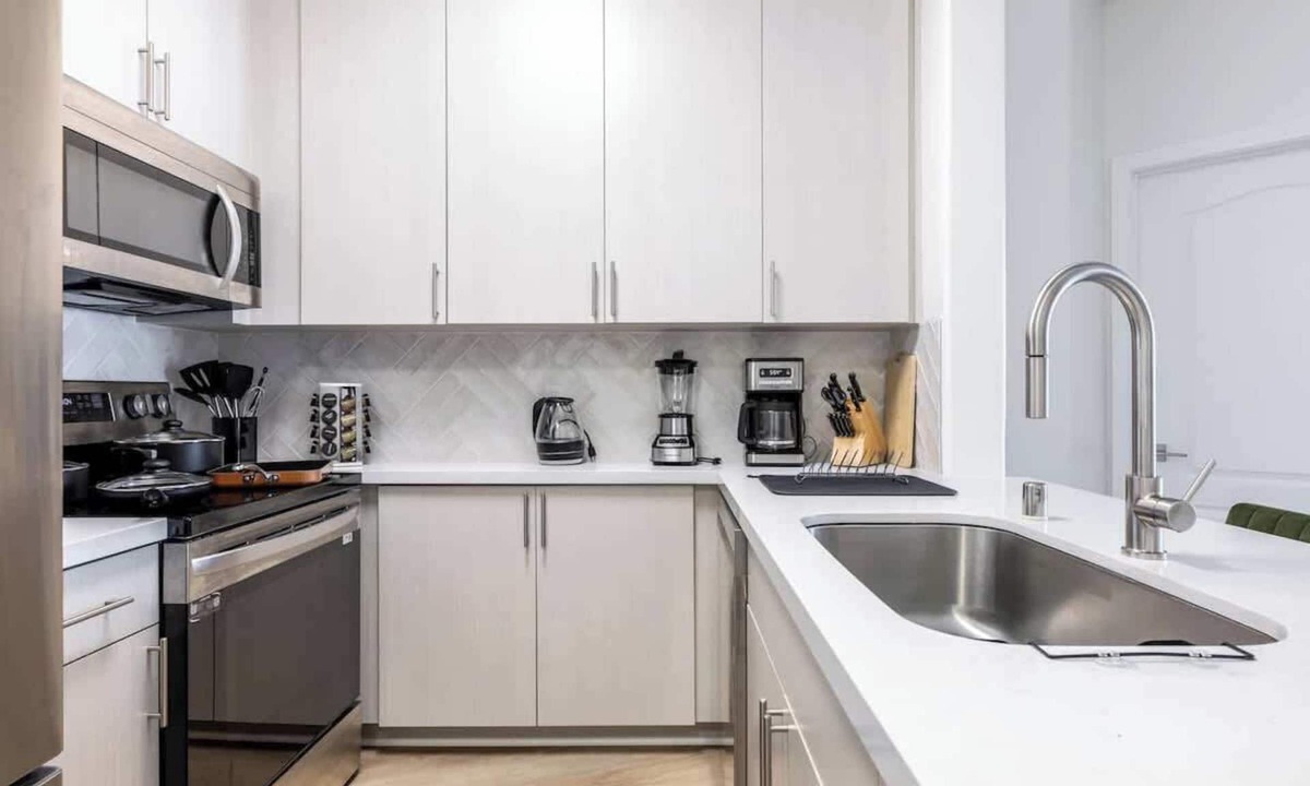 Marina del Rey Bed & Breakfast | Cozy 2BR Escape in MarinaDelRey!Free Parking&Pool