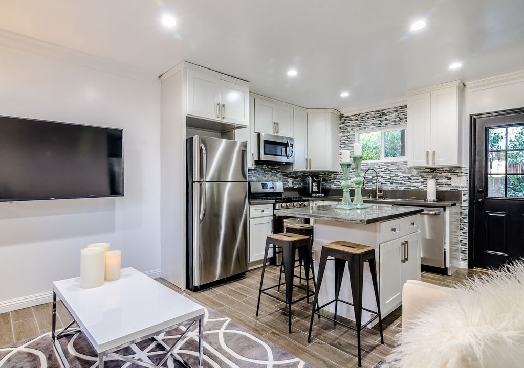 Pico - Robertson House | Cozy 2BR Guesthouse, Prime W. LA Location!