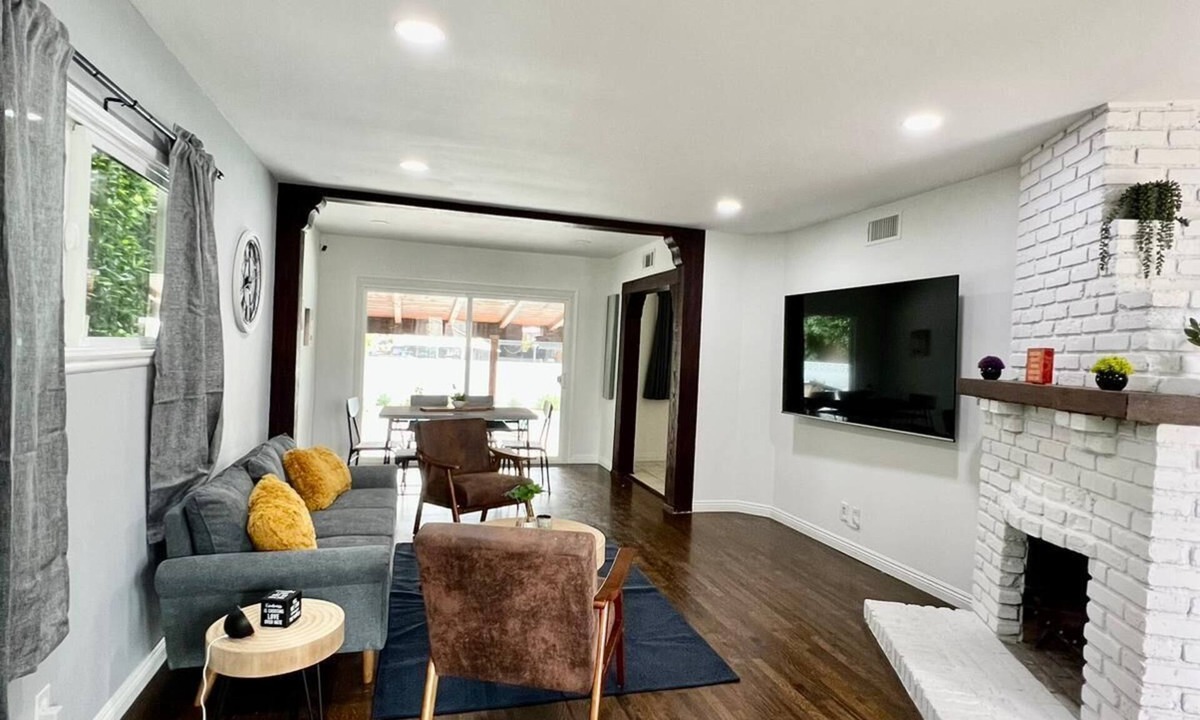 Lake Balboa House | Cozy 3BR Home W/Pool, Yard, Garage, & 80' TV!