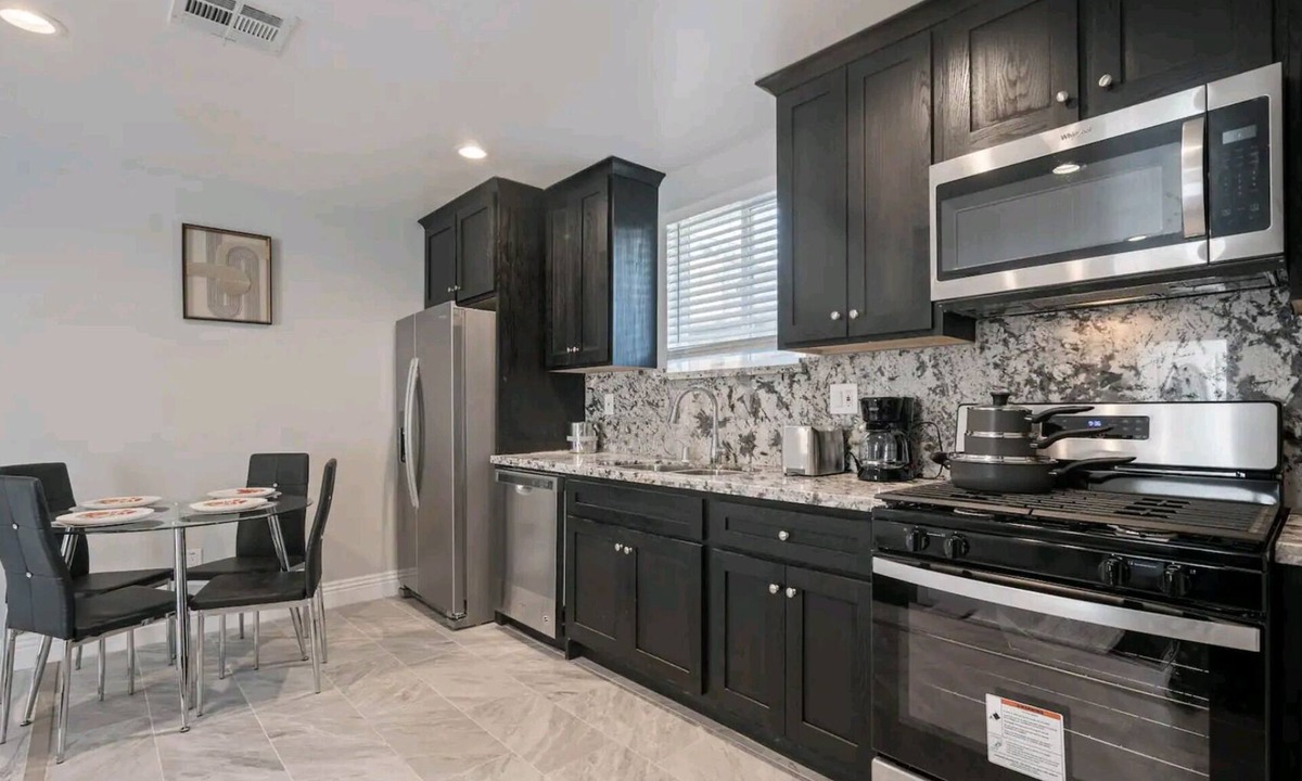 Park Mesa Heights House | Cozy and charming newly built house in Los Angeles with all essential amenities
