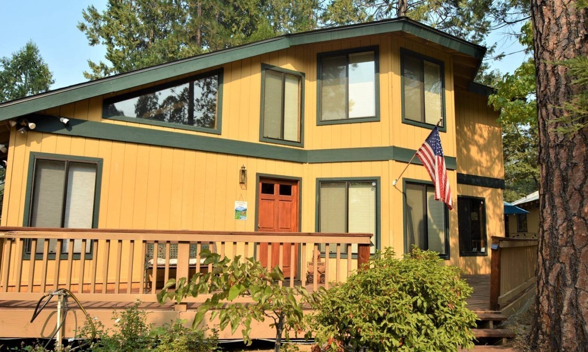 Bass Lake Cabin | Cozy Bass Lake Cabin only 15 minutes from Yosemite