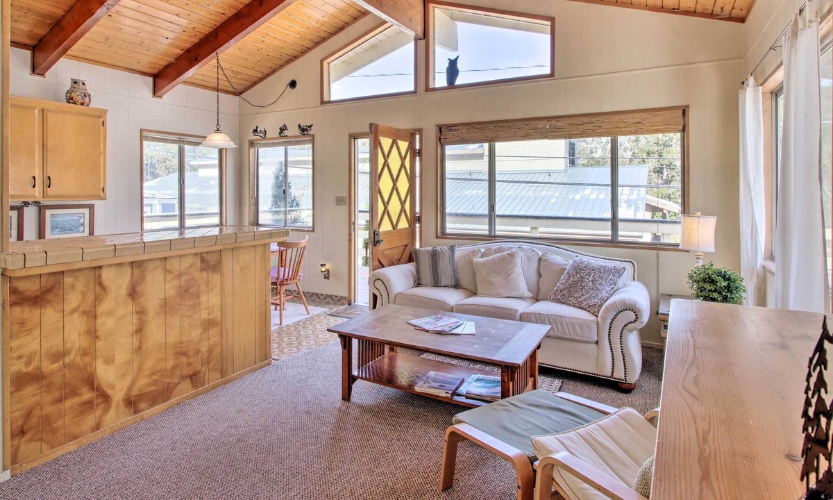 Frazier Park Cabin | Cozy Cabin w/ Deck - Near Frazier Mtn Park