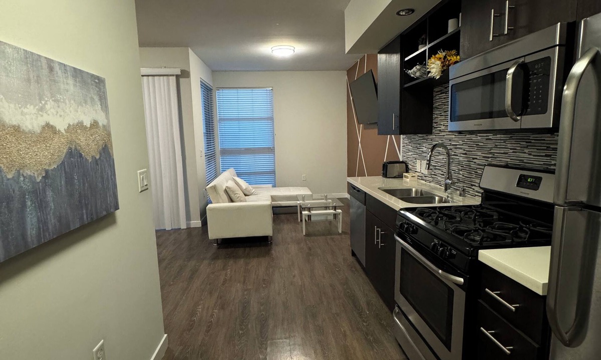 Historic Core Apartment | Cozy DTLA 1BR-1BA Near Crypto Arena - 2 min walk