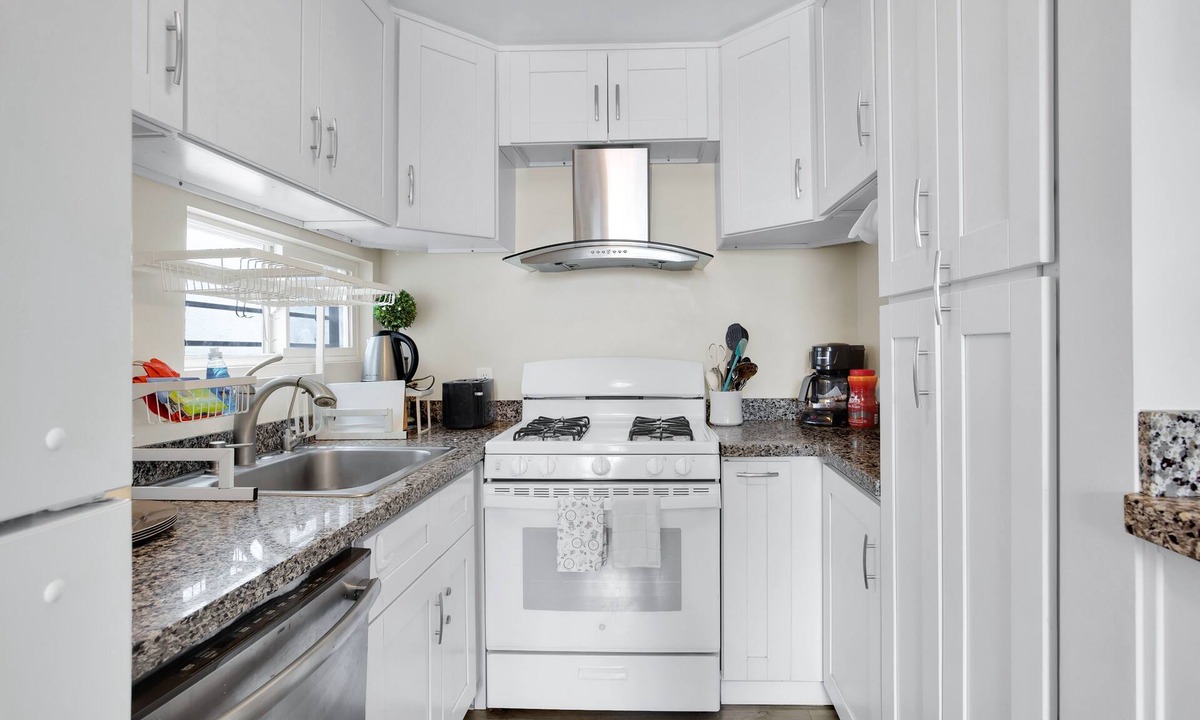 Downey House | Cozy Getaway near Disney/Knott’s and Beachesn