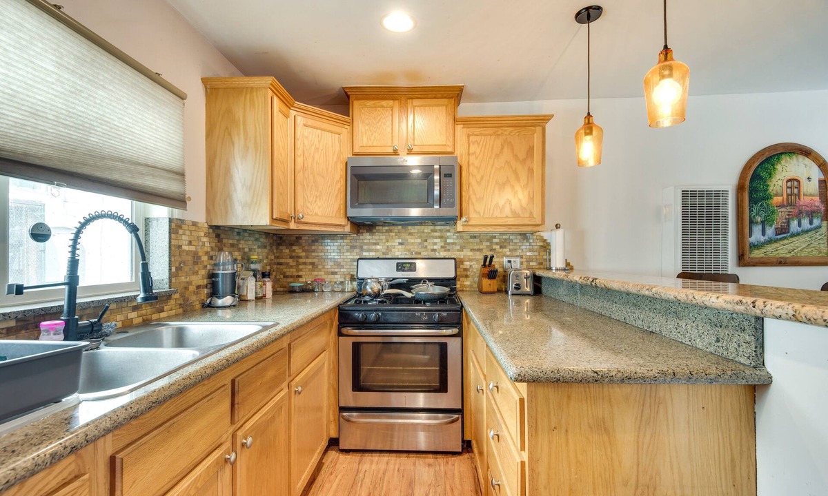 East Hollywood House | Cozy Home - 2 Mi to Walk of Fame & Griffith Park!