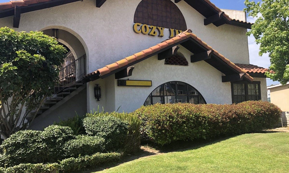 Santa Ana Heights Hotel | Cozy Inn