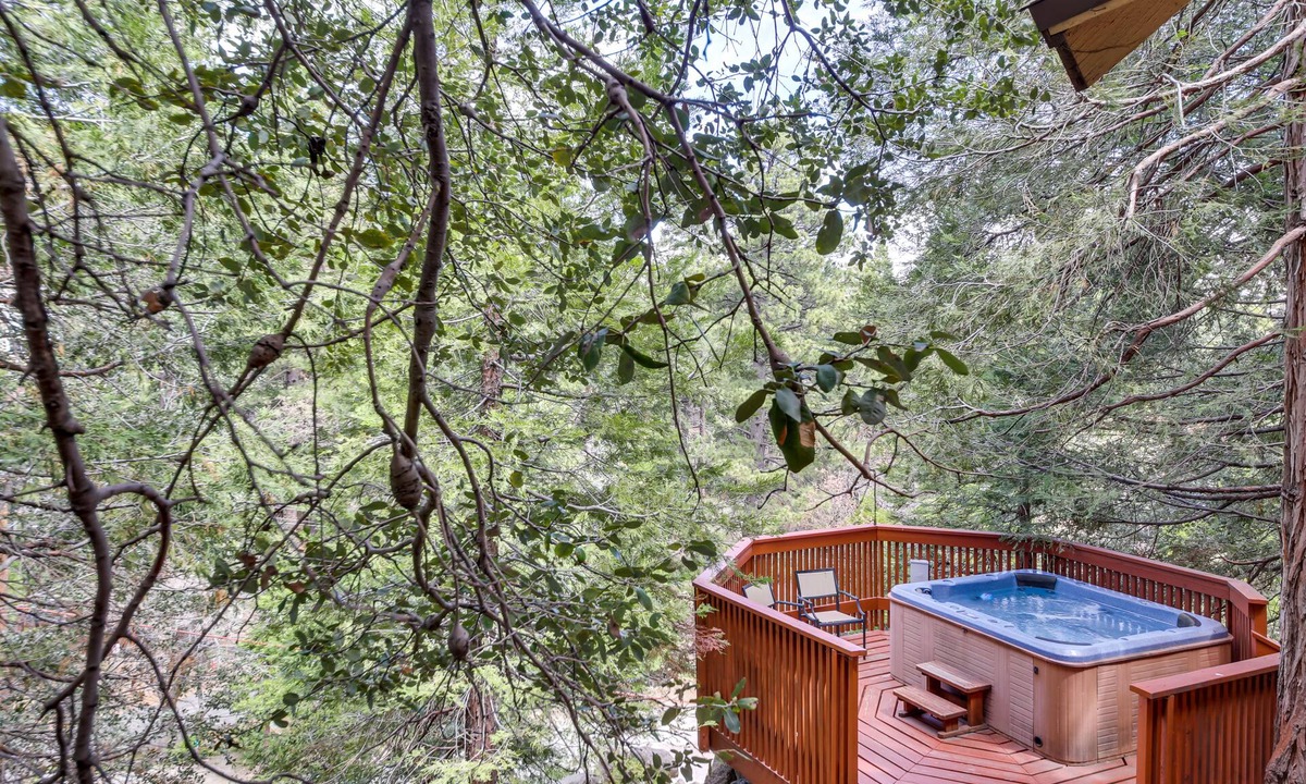 Cedar Glen Cabin | Cozy Lake Arrowhead Cabin w/ Hot Tub & Deck!