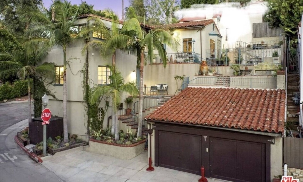 Hollywood Hills House | Cozy Mediterranean 1ba-2ba in the Heart of Hollywood! Very Conveniently Located.