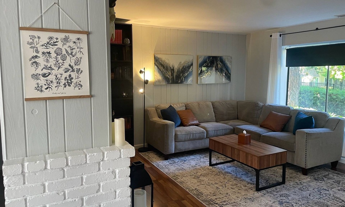 Concord Condo | Cozy Modern Condo