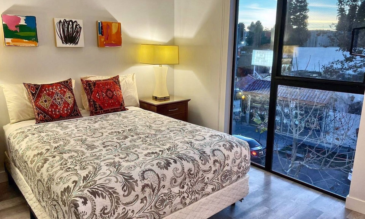 Fairfax District Hotel | Cozy Modern Studio on Spaulding Ave – Complimentary WiFi & Parking