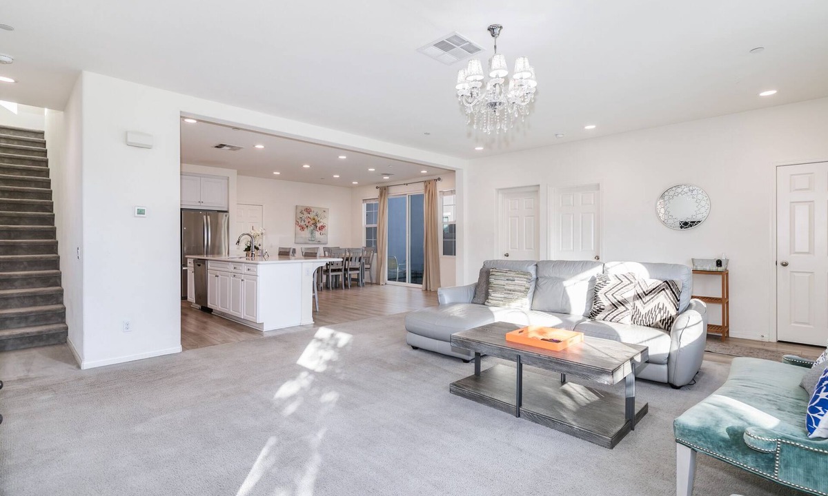 Ontario House | Cozy New 4Bedroom 4Bath home Chino 安靜小區4房4衛新房整租