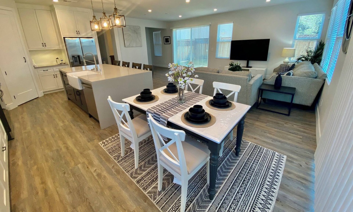 Claremont House | Cozy New Home in Claremont in Los Angeles near Colleges & Padua Hills Theater