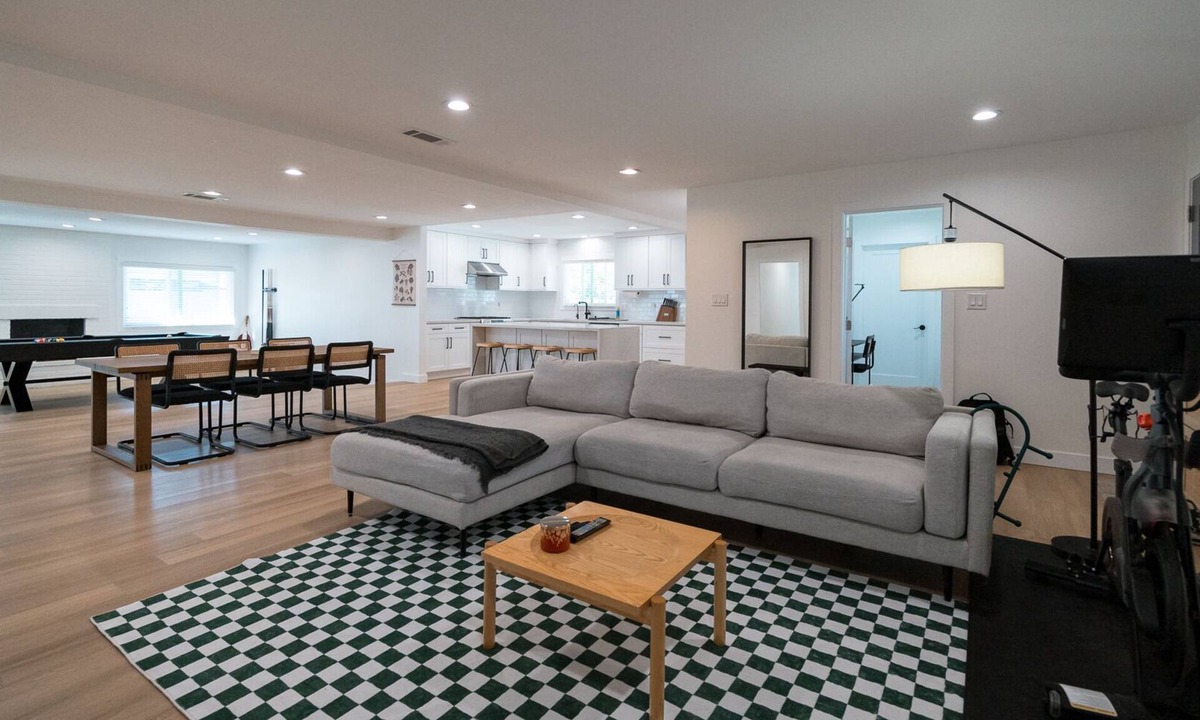 Northeast Anaheim House | Cozy Pickleball Retreat near Disneyland