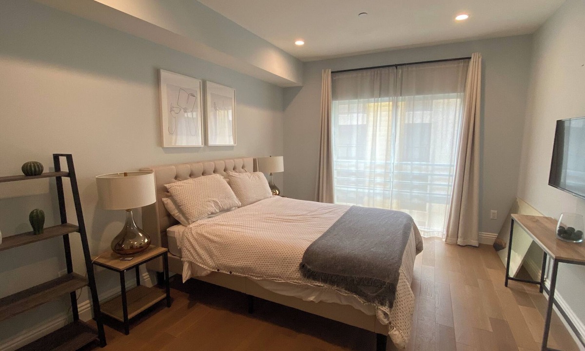 Wilshire Center Condo | Cozy Private Condo Unit DTLA/K-town