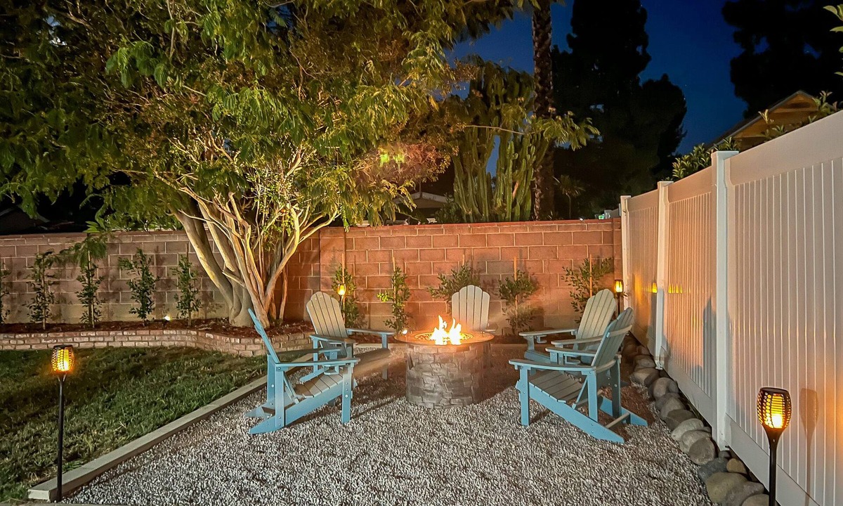 West Hills House | Cozy retreat with two master bedrooms & king beds