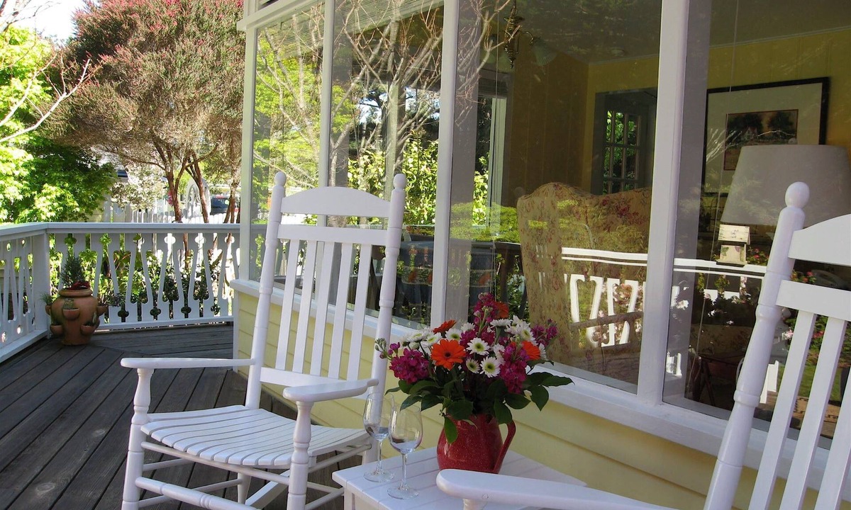 Mendocino Cottage | Cozy, Romantic Cottage just 3 minutes from the village of Mendocino!