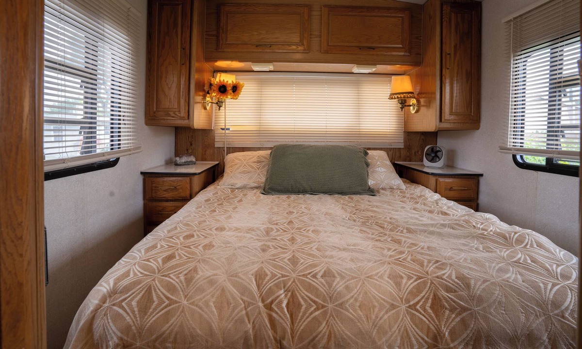 Rialto House | Cozy RV with AC, TV's and WiFi in Center of Inland Empire in Rialto, Ca