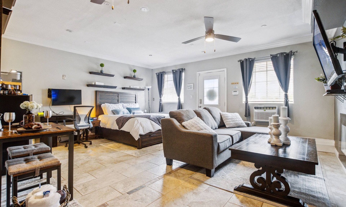 Vista Apartment | Cozy Studio Apartment , Luxury and Private Firepit