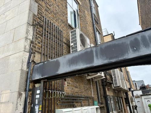 Forest Hill Apartment | Cozy Studio Flat , less than a minute from Forest Hill train station