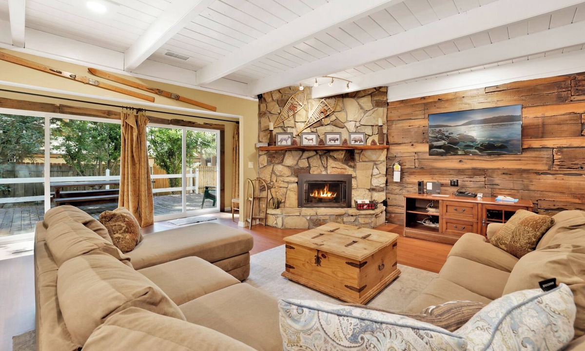 Summit Estates Cabin | Cozy Up To Summit Retreat at Big Bear Lake