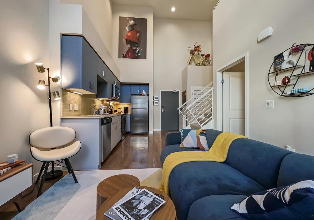Mid-Wilshire Apartment | Creative 2 Levels Penthouse