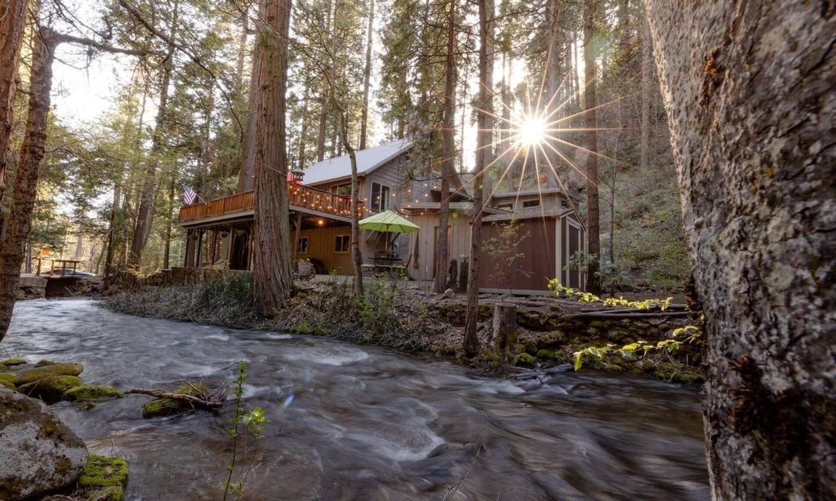 Sugar Pine House | Creekside Lodge Nestled in the Woods with Al Fresco Dining