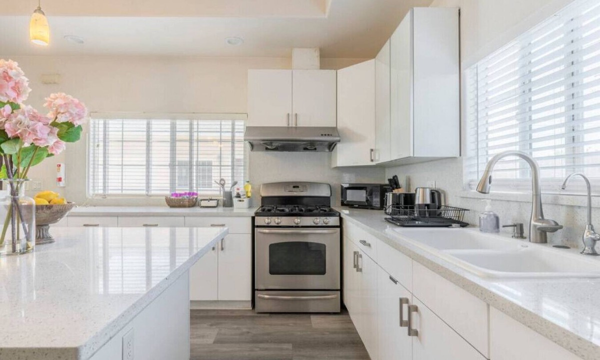 South San Gabriel House | Crowning Luxury: 3 King Suites, 3 Bath Retreat, Workstations, Lightspeed Internet, and On-Site Laundry with Parking.