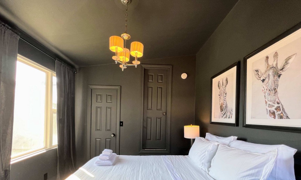 Hawthorne House | Cubier: Eclectic SoFi-Adjacent 3BR House (HM-ING)