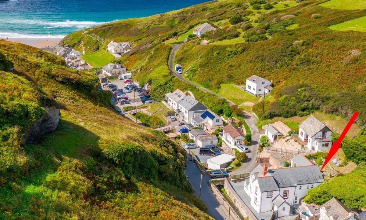 Trebarwith Strand House | Curated 6-Bed Sea-View House, Trebarwith Strand, Cornwall — Cumbrae House