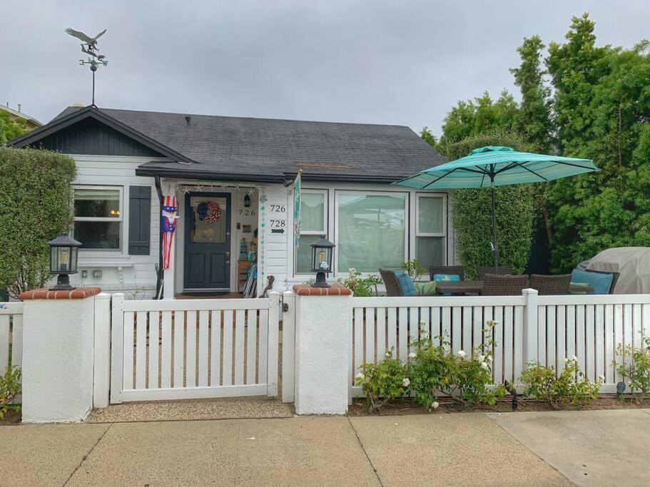 Huntington Beach House | CUTE HOME 7 BLOCKS TO BEACH . XBOX . BIKES . PETS